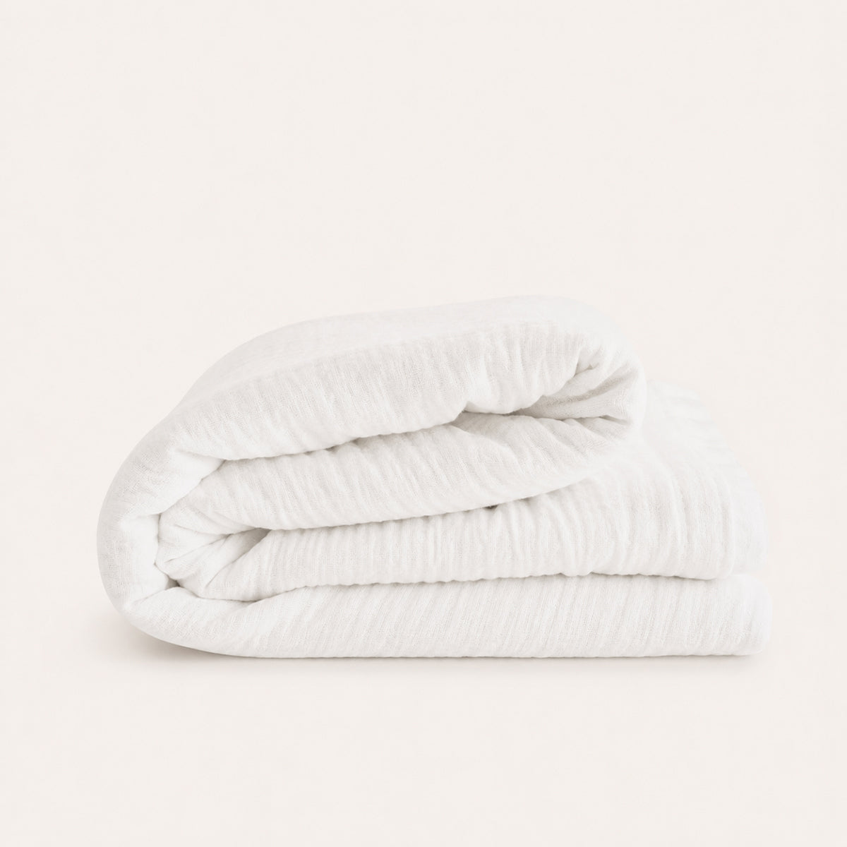 Grote witte hydrofiele swaddle voor volwassenen, te gebruiken op bed om onder te slapen of mee naar het strand.